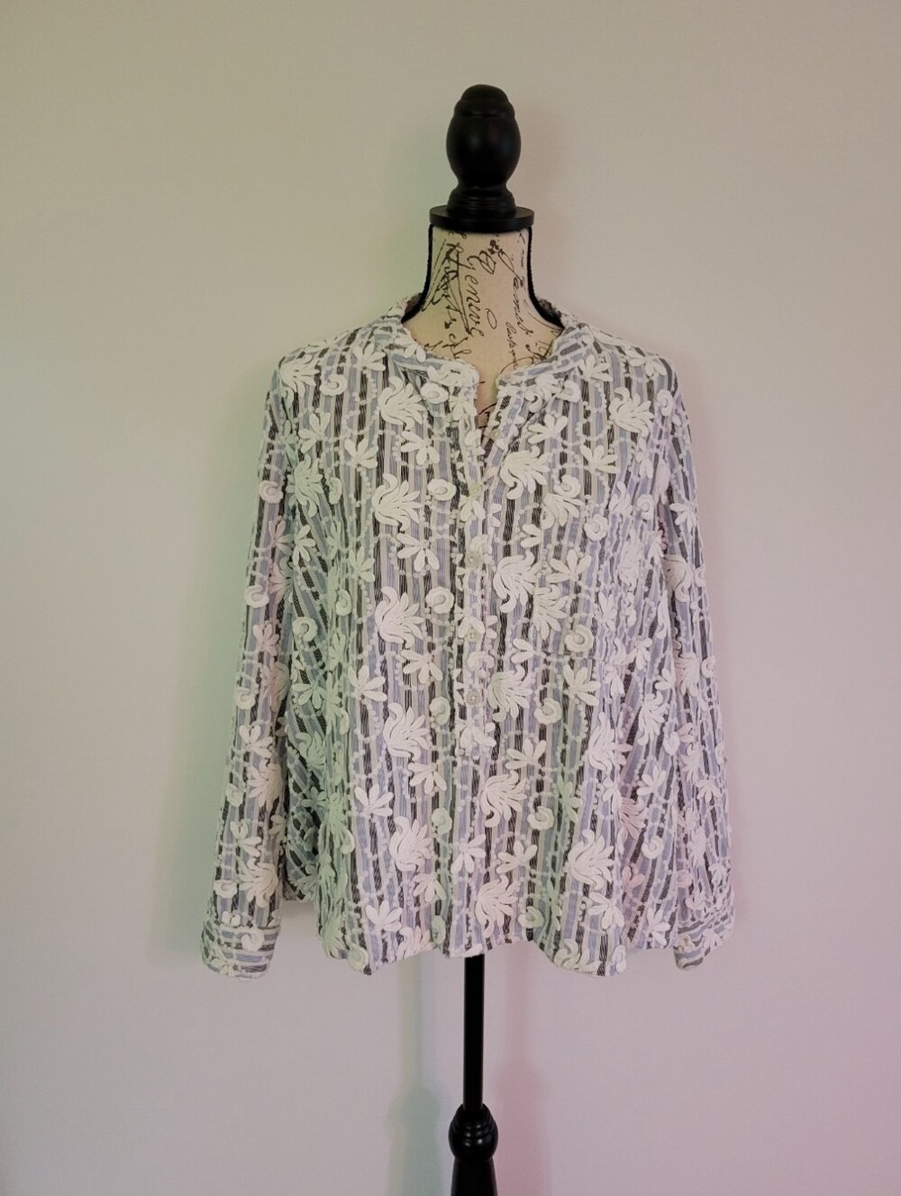 Pilcro White Floral Embroidered Button-Front Blouse
